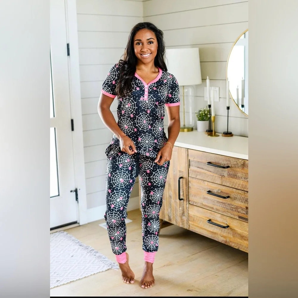 Shirley & Stone Halloween spiderweb pajama jogger set pink & black‎